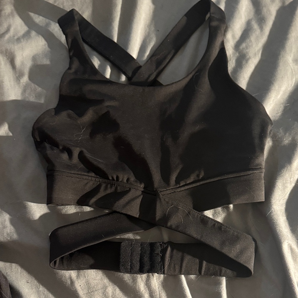 Women's Black Cross-Back Sports Bra